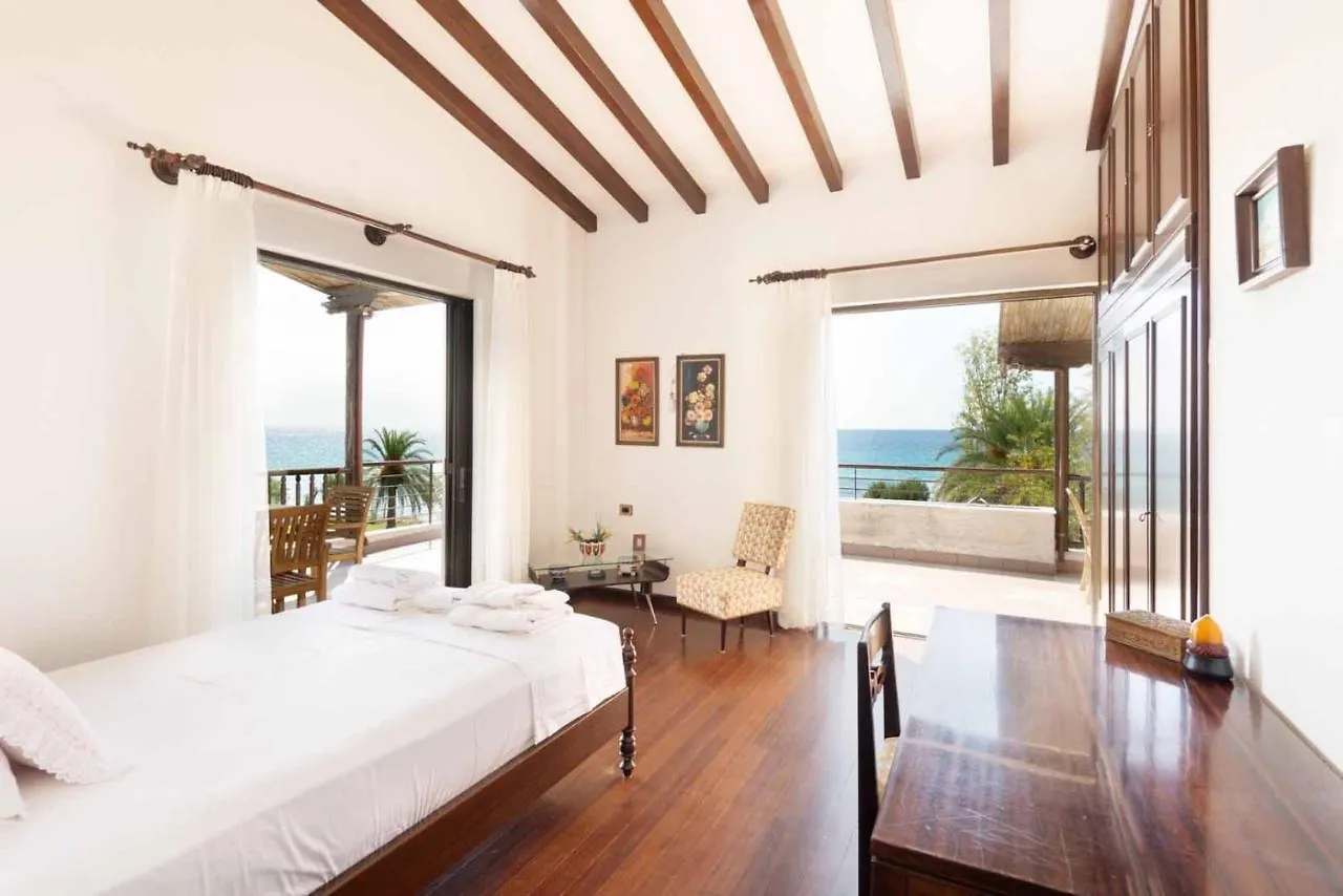 Malt Beachfront Villa Mola Kalyva Grèce